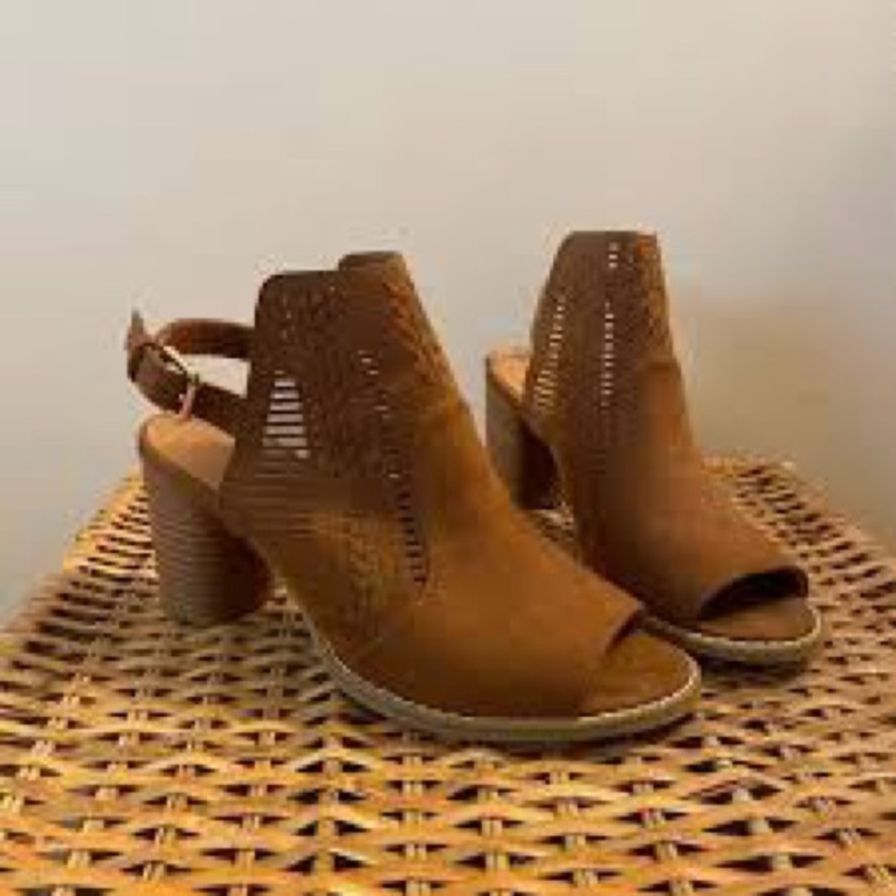 Universal Thread Brown Peep-Toe Ankle Booties